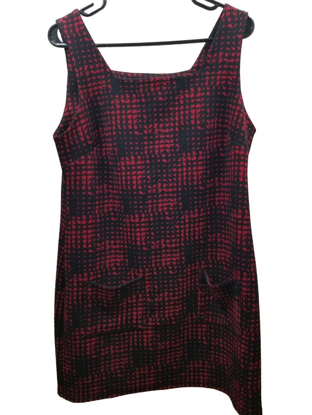 Women’s Sleeveless Shift Dress in Black and Red Plaid Size Medium